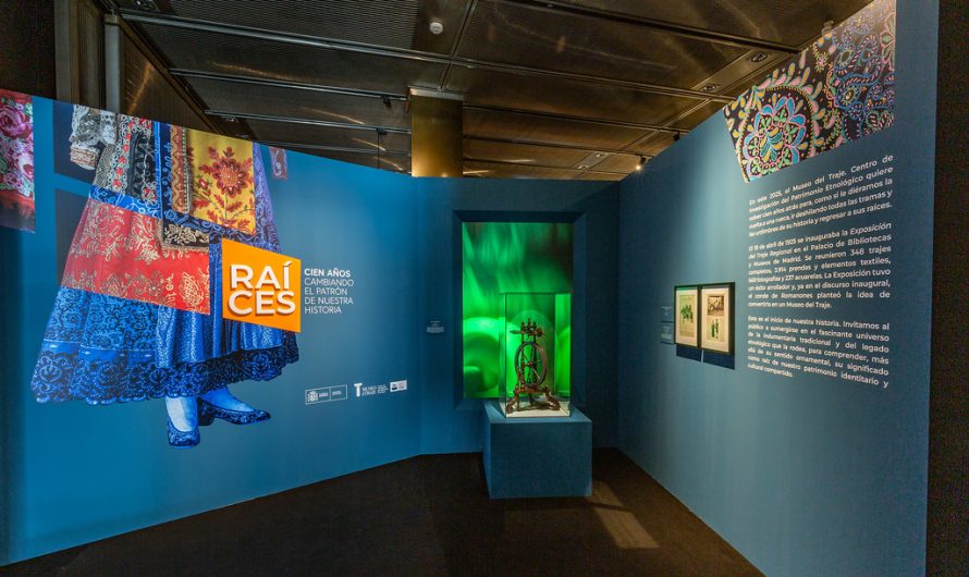 CIEN AÑOS DE LA EXPOSICIÓN DEL TRAJE REGIONAL