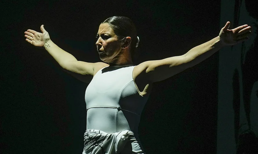 SARA BARAS PONE EL BROCHE DE ORO EN MADRID A SU GIRA INTERNACIONAL “VUELA”, SU HOMENAJE A PACO DE LUCIA